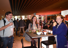 Tim Belien (Proefcentrum Hoogstraten), Jolien Claerbout (Inagro) en Lisa Joos (ILVO)