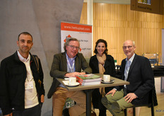 Mooie verhalen op de stand van HerkuPlast met Alfred Boot (HerkuPlast), Maria Jesus Ferrando (Projar SA) en Paul Greenhaigh (PG Horticulture)