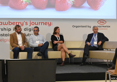 De vier sprekers over de markt gingen nog in gesprek met moderator Michael Barker