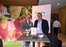 Siebrand Broens en Frederic Faillieres op de stand van Planasa