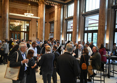 Na de eerste congresdag was er een walking dinner in een aansluitende zaal, pal naast de Zoo van Antwerpen