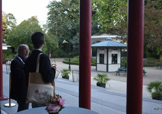 Daardoor kon er bij het luchtje scheppen over de dierentuin worden uitgekeken