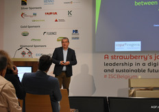 Luc Vanoirbeek (VBT) vertelt het toegestroomde publiek over de European Green Deal