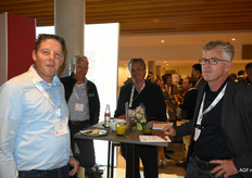 Het team van Biobest geniet van de lunch