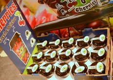 Shaker met kersen. Deze shaker heeft een mooi deksel