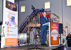 Theo Bovens, Gouverneur van Limburg doet ook zijn zegje in de felicitatie/openings ronde van Scelta Essenza