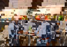 Bart Verheijen en Jan Simons op de foto voor BVB Substrates.