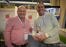 Ben Ashdown van Berryplants kletst bij met Thwan van Gennip 