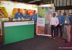 Groot nieuws voor Legro en Botanicoir deze week. Door een 50% overname maakt Botanicoir nu deels uit van het Nederlandse bedrijf - al lijkt het bijna alsof het nooit anders is geweest: https://www.groentennieuws.nl/article/9177484/substraatproducent-legro-neemt-50-botanicoir-over/ 