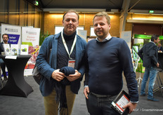 Luigi Pezzon van het Italiaanse bedrijf Pati Plastics met zijn nieuwe collega 