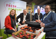 Ingrid van der Bogt, Michael Jäger, Jan-Wouter van Eck krijgen bezoek van Jan van Leeuwen van Erdbeerhof