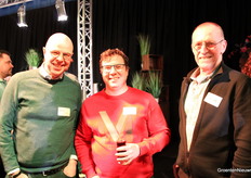 Paul Aerts (ZON) met paprikatelers Erik Gubbels (Kwekerij Gubbels) en Paul Delpeut