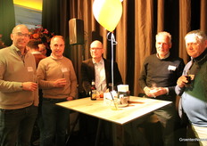 Hans Vereijken (Vereijken Kwekerijen), Kees van Zon (Scherpenhuizen), Vincent Theelen (ZON), Roy Peeters (Scherpenhuizen) en Silvester Kluytmans, teler van zowel Spaanse pepers als suikermaïs.