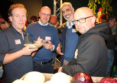 Paul Aerst van ZON met Pieter Gerritsen, Rachid Moujahid en Christoph Weil van Hessing