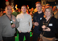 Wiel, Angelo en Jenny Friesen met Joep Lenders van ZON