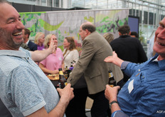John van Heijningen en Frans van Nieuwkerk verwijzen door naar de financieel directeur van Oxin