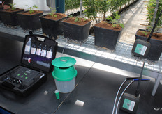 Via een meetstation wordt elektronisch water en voeding gemeten.