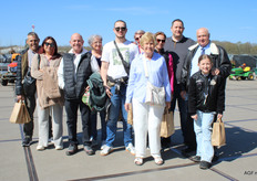 Ook de familie van der Staaij kwam vanuit Tarragona een kijkje nemen bij de zachtfruitteler.