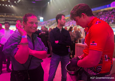 Onze eigen Arlette (HortiDaily) genoot van de oesters van Aquamossel