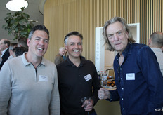 Leroy Philipsen en Pieter Verduijn van Combilo met Hans van Ruijven van Oxin Growers