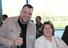 Ook uw redacteur ter plaatse werd door Andre de la Porte nog even samen met zijn vrouw Monique op de foto gezet