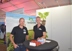 Henselmans: Joost Henselmans en Alex Blok. Leverancier van Tray- en Frigoplanten.
