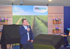 Limgroup presenteerde een nieuw aardbeienras. In de presentatie werd benadrukt dat deze aardbei goed groeit in het najaar en ook dan nog een mooie kleur en een goede smaak heeft.