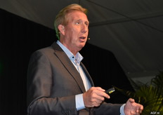 Jan Rotmans lezing over: 'Omarm de chaos'.