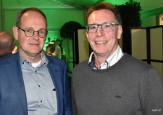 Erik Bovee van Rabobank en Eric Geurts die als tomatenteler al 25 jaar lid is van Fossa Eugenia.