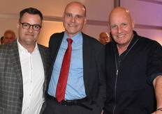 Oliver Tockook van Scherpenhuizen, Harold Willemsen van Kiwa AQS Nederland en Martin Scherpenhuizen.