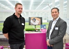 Koen van den Berg en Jaimy Bosch van Texplor stonden er met een kleine presentatie van hun product om lekkages te detecteren en repareren om milieubelasting te voorkomen.