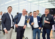 Marc Rost van Royal Hilverda Group, Wp van den Berg van Gerbera United, Jan van der Ploeg van Royal FloraHolland en Dick Kooij van Gerbera United.
