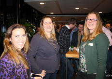 Samantha Visee van Arling dat de nieuwe huisstijl ontwikkelde met Nathalie en Patricia de Wit van Transportbedrijf De Wit