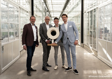 De trotse winnaars: oom Gijbert, Vader Jan, Arné en Koen Kreling (Zwager Henry Satter mist op de foto)