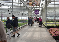 Een drukke dag, al vanaf 's ochtends vroeg was de kas gevuld met geinteresseerde bezoekers. 