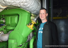 Mede-eigenaar Wilco Kaashoek bij de WKK. Ze hebben net een warmtepomp geïnstalleerd, dus de kas zou elektrisch verwarmd kunnen worden en is daarmee klaar voor de toekomst