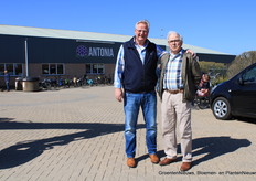 Peter Rense van Holland scherming kwam langs bij zijn klanten. Samen met zijn vader die genoot van de bloemen pracht