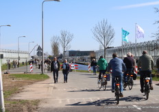 En wat een opkomst. De wegen waren in het Westland afgesloten. Dus heerlijk te voet of met de fiets eropuit.