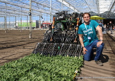 En dan door naar John van der Knaap bij Van der Knaap-Overkleeft. Daar wordt radijs geteeld. Dit bedrijf / sector teelt praktisch biologisch. "Dankzij bodemverbeteraars hoeven we praktisch geen bestrijdingsmiddelen meer in te zetten."