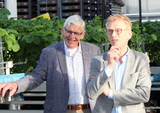 Met een kwinkslag liet burgemeester Marnix Bakermans van Zaltbommel weten niet per se fan te zijn van kassen, maar dat hij ook al heeft gezien dat de kwaliteit van de producten in zijn gemeente goed op orde is. Aan het ontbijt konden de gasten vervolgens echte lokale kasaardbeien proeven.