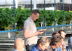 Met een slotwoordje van Geert-Jan van Tuijl en het lezen van Psalm 65 werd het aardbeienontbijt gesloten en Kom in de Kas in de Bommelerwaard geopend.