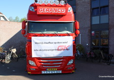 Geranco zoekt een chauffeur. Deze truck voor de ingang van Kwekerij de Wolvenhoek viel goed op.