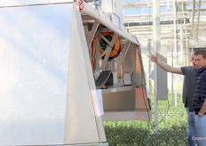 Al kort na de opening van Kom in de Kas om 10 uur trok de robot van Wikotech de aandacht in de kas bij Kwekerij de Wolvenhoek.