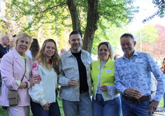 Deze middag was het team van LG Flowers aanwezig. Zij waren genomineerd voor de Ranking the Grower publieksprijs. We stellen ze graag aan je voor Ria Lansbergen, Nouschka Van der Burg, Arnold Van der Meulen, Joyce en haar vader Hein Lansbergen.