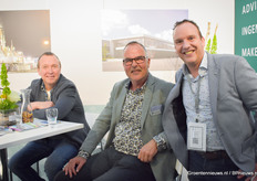 John van Ruyven (Qualily) klets bij met Bram Hanemaaijer (AAB NL), die ook nog bezoek krijgt van zijn neef 