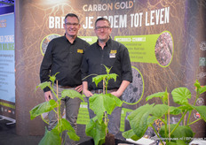 En daarachter staat ook nog iets :) Cor-Jan van den Elzen & James MacPhail.