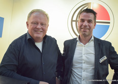 Michel Winkel van VB Group. Kassen en verwarming zijn geen probleem voor 'm, maar naar huis gaan ging niet al te best. Op de foto met Henk Verbakel van Havecon. 