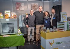 Het team van Tauro Essiccatori: Marco Marin, Machiel van der Does, Elena Carraro & Carlo Carestia. Met hun droogmachines kunnen ze afgekeurd / klasse 2 product alsnog verwaarden.