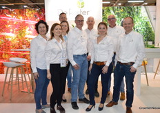 De Ruiter- teamFrank van Looveren:"Wij denderen lekker door met onze komkommerrassen. De laatste twee, Gotja en Getty, zijn overigens bontvirusresistent."