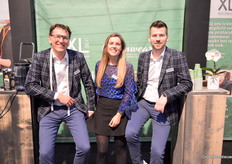 Roland van Gulik, Yentl Kohl en Kevin van Gulik van XL Bedrijfskleiding in hun meest populaire beursoutfit 